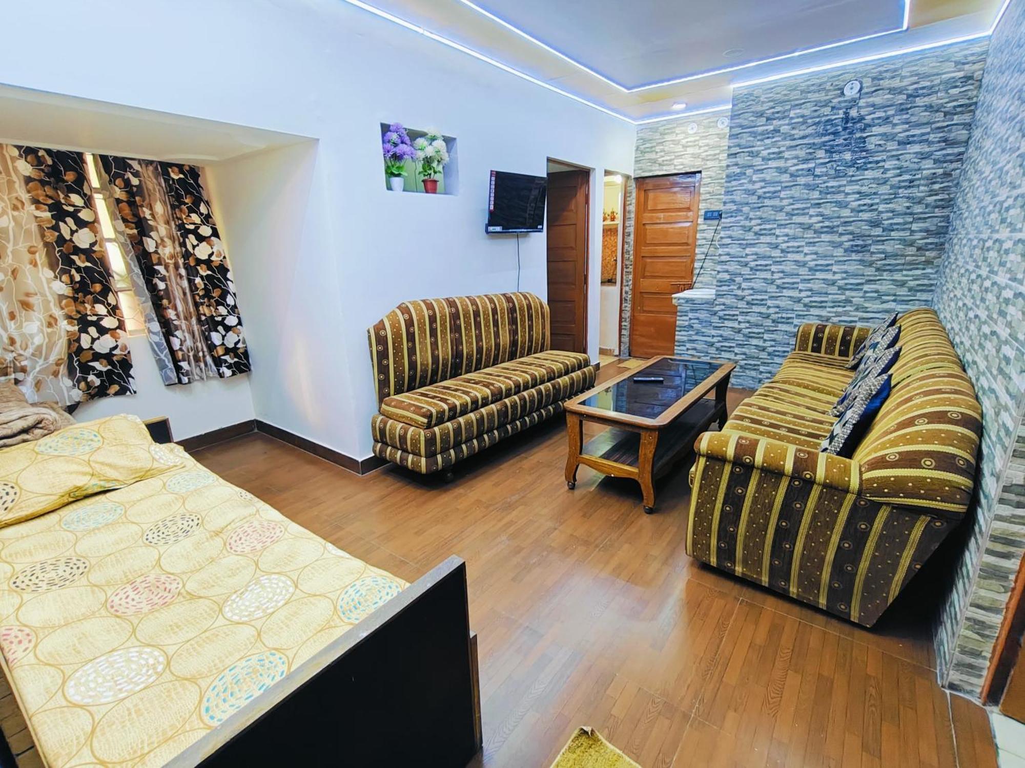 Kiara Home Stays Varanasi Bagian luar foto
