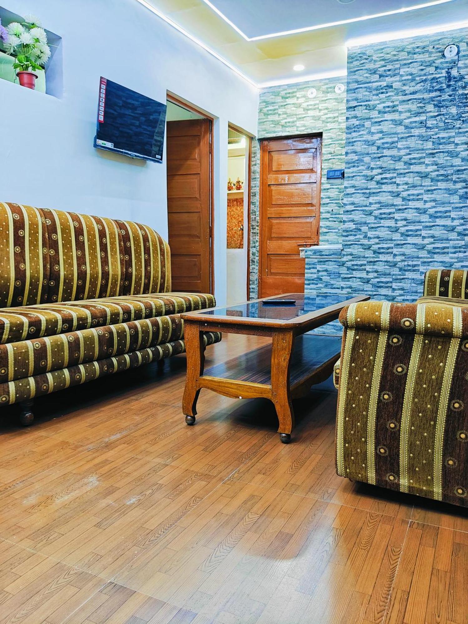 Kiara Home Stays Varanasi Bagian luar foto